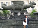 Sunny & Gusti vor dem Wahrzeichen der Landeshauptstadt