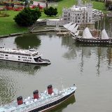 Queen Mary, Fahrschiff Konstanz, Fregatte Novara