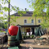 Gasthaus "Zum Schiefen Apfelbaum"